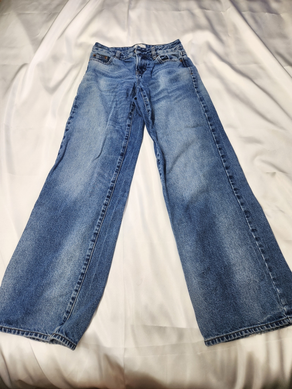 PacSun Women's Wide Leg Low-Rise Jeans in Blue Wash
